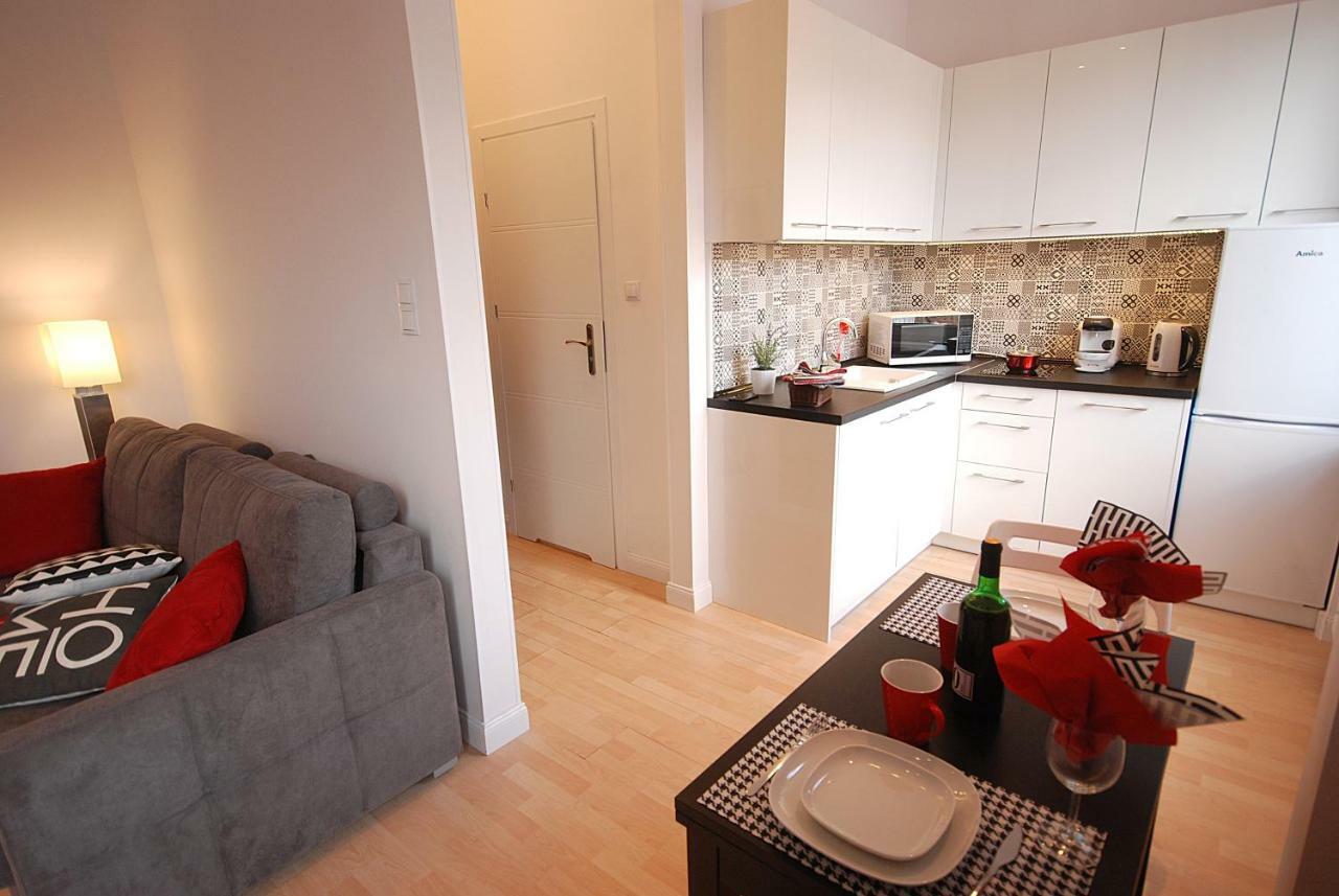 Nowy Apartament Wilcza Varsóvia Exterior foto
